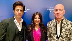 Shah Rukh Khan, Zoya Akhtar and Jeff Bezos pose together. Shah Rukh Khan, Zoya Akhtar and Jeff Bezos pose together.