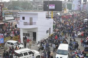 A two-storey pucca police post has been constructed right at the busy Aminabad crossing in Lucknow.(Deepak Gupta / HT) A two-storey pucca police post has been constructed right at the busy Aminabad crossing in Lucknow.(Deepak Gupta / HT)