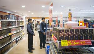 The commerce ministry has suggested, as part of its Budget recommendations to the finance ministry, that people be allowed to buy just one litre (or a bottle) of liquor at duty-free shops when they enter India, down from the current two litres.(HT Photo) The commerce ministry has suggested, as part of its Budget recommendations to the finance ministry, that people be allowed to buy just one litre (or a bottle) of liquor at duty-free shops when they enter India, down from the current two litres.(HT Photo)