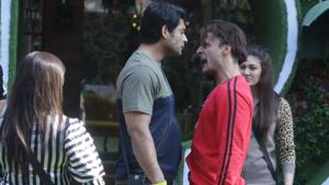 Bigg Boss 13: Sidharth Shukla and Asim Riaz had an ugly fight in the last episode. Bigg Boss 13: Sidharth Shukla and Asim Riaz had an ugly fight in the last episode.