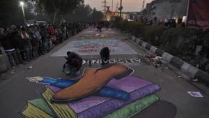 Graffiti made my students and artists as part of the ongoing protest against Citizenship Amendment Act at Shaheen Bagh in New Delhi, on Sunday.(Burhaan Kinu/HT Photo) Graffiti made my students and artists as part of the ongoing protest against Citizenship Amendment Act at Shaheen Bagh in New Delhi, on Sunday.(Burhaan Kinu/HT Photo)