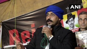 Bhim Army chief Chandra Shekhar Azad addressing protesters at Delhi’s Shaheen Bagh on Wednesday.(ANI) Bhim Army chief Chandra Shekhar Azad addressing protesters at Delhi’s Shaheen Bagh on Wednesday.(ANI)