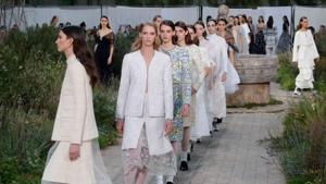 Models present creations by designer Virginie Viard as part of her Haute Couture Spring/Summer 2020 collection show for fashion house Chanel in Paris, France.(REUTERS) Models present creations by designer Virginie Viard as part of her Haute Couture Spring/Summer 2020 collection show for fashion house Chanel in Paris, France.(REUTERS)