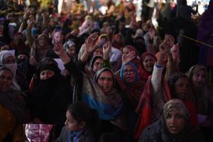 Women are leading the citizenship protests all across the country(Burhaan Kinu / Hindustan Times) Women are leading the citizenship protests all across the country(Burhaan Kinu / Hindustan Times)