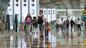 Passengers at Singapore's Changi Airport. The control tower was evacuated after a fire suppression system was activated.(Reuters File Photo) Passengers at Singapore's Changi Airport. The control tower was evacuated after a fire suppression system was activated.(Reuters File Photo)