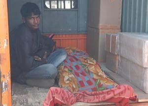 Brother-in-law Pavan Yadav with the body of passenger Rakesh Yadav, who hails from Gorakhpur and died at Pune railway station, taken to Sassoon General Hospital in a luggage tempo on Friday.(HT PHOTO) Brother-in-law Pavan Yadav with the body of passenger Rakesh Yadav, who hails from Gorakhpur and died at Pune railway station, taken to Sassoon General Hospital in a luggage tempo on Friday.(HT PHOTO)