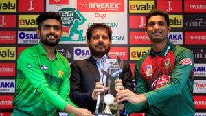 The cricket team captains Pakistan's Babar Azam and Bangladesh's Mahmudullah Riyad pose with T20 series 2020 trophy, during an unveiling ceremony at Gaddafi Stadium Lahore, Pakistan January 23, 2020.(REUTERS) The cricket team captains Pakistan's Babar Azam and Bangladesh's Mahmudullah Riyad pose with T20 series 2020 trophy, during an unveiling ceremony at Gaddafi Stadium Lahore, Pakistan January 23, 2020.(REUTERS)
