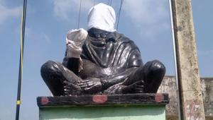 Tamil Nadu, Jan 24 (ANI): A statue of Dravidar Kazhagam founder Periyar vandalized by miscreants, in Chengalpattu on Friday. The face and hand of the statue have been damaged. (ANI Photo) Tamil Nadu, Jan 24 (ANI): A statue of Dravidar Kazhagam founder Periyar vandalized by miscreants, in Chengalpattu on Friday. The face and hand of the statue have been damaged. (ANI Photo)