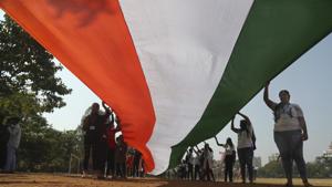 Students hold a national flag, claimed to be more than 1,000-feet long, during a rally ahead of Republic Day in Mumbai.(Photo: AP) Students hold a national flag, claimed to be more than 1,000-feet long, during a rally ahead of Republic Day in Mumbai.(Photo: AP)