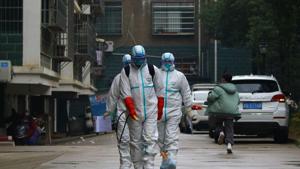 In Lahore, three Chinese nationals were admitted to the Services Hospital and shifted to the isolation ward.(REUTERS) In Lahore, three Chinese nationals were admitted to the Services Hospital and shifted to the isolation ward.(REUTERS)