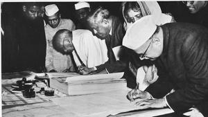 The Nation’s elected leaders at work on the constitution which free India should have been appearing in the picture are BR Ambedkar, Sarat Chandra Bose, Vallabhbhai Patel, BG Kher, Kanaiyalal Maneklal Munshi and Frank Anthony(HT Photo/ Archive) The Nation’s elected leaders at work on the constitution which free India should have been appearing in the picture are BR Ambedkar, Sarat Chandra Bose, Vallabhbhai Patel, BG Kher, Kanaiyalal Maneklal Munshi and Frank Anthony(HT Photo/ Archive)