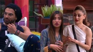 Bigg Boss 13: Shefali Jariwala believes Paras Chhabra overshadows Mahira Sharma with his loud personality. Bigg Boss 13: Shefali Jariwala believes Paras Chhabra overshadows Mahira Sharma with his loud personality.