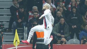 PSG's Neymar celebrates after scoring the opening goal.(AP) PSG's Neymar celebrates after scoring the opening goal.(AP)