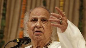 Classical vocalist Pandit Jasraj performs on the second day of Saptak classical music festival in Ahmedabad.(PTI) Classical vocalist Pandit Jasraj performs on the second day of Saptak classical music festival in Ahmedabad.(PTI)