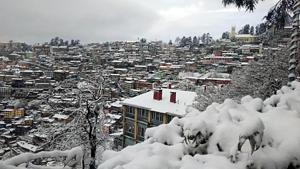 A picturesque view of Shimla town after fresh snowfall on Wednesday.(ANI Photo) A picturesque view of Shimla town after fresh snowfall on Wednesday.(ANI Photo)
