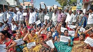 Villagers from Mandadam block a road during a protest against the statement of chief minister YS Jagan Mohan Reddy proposing three capitals for the state, in Guntur district.(PTI) Villagers from Mandadam block a road during a protest against the statement of chief minister YS Jagan Mohan Reddy proposing three capitals for the state, in Guntur district.(PTI)