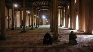 Kashmiri Muslim women pray inside Jamia Masjid in Srinagar.(AP) Kashmiri Muslim women pray inside Jamia Masjid in Srinagar.(AP)