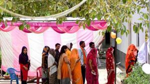 Voters queue at a polling station to cast their votes.(File photo) Voters queue at a polling station to cast their votes.(File photo)