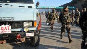 Army soldiers arrive to take position at encounter site at Nagrota toll plaza, where a group of 3-4 militants travelling in a truck opened fire at a police team, on the Jammu-Srinagar national highway.(Nitin Kanotra / Hindustan Times) Army soldiers arrive to take position at encounter site at Nagrota toll plaza, where a group of 3-4 militants travelling in a truck opened fire at a police team, on the Jammu-Srinagar national highway.(Nitin Kanotra / Hindustan Times)