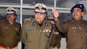 Delhi Police Commissioner Amulya Patnaik interacts with police personnel as he inspects subsidiary Central Police Canteen, in New Delhi on January 2, 2020.(ANI Photo) Delhi Police Commissioner Amulya Patnaik interacts with police personnel as he inspects subsidiary Central Police Canteen, in New Delhi on January 2, 2020.(ANI Photo)