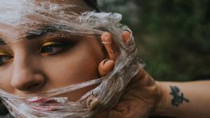How your clothes become microfibre pollution in the sea.(Unsplash) How your clothes become microfibre pollution in the sea.(Unsplash)
