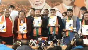 BJP leaders launching the party’s manifesto for Delhi Assembly elections.(Twitter/@BJP4India) BJP leaders launching the party’s manifesto for Delhi Assembly elections.(Twitter/@BJP4India)