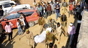 People gather as police personnel carry the body of Subhash Batham, who had taken more than 20 children hostage inside his house, after he was shot dead during a rescue operation.(HT Photo/Deepak Gupta) People gather as police personnel carry the body of Subhash Batham, who had taken more than 20 children hostage inside his house, after he was shot dead during a rescue operation.(HT Photo/Deepak Gupta)