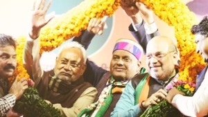 Bihar Chief Minister Nitish Kumar with Union Home Minister Amit Shah during an election rally in Burari in New Delhi on Sunday.(Arvind Yadav/HT Photo) Bihar Chief Minister Nitish Kumar with Union Home Minister Amit Shah during an election rally in Burari in New Delhi on Sunday.(Arvind Yadav/HT Photo)