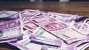 The rupee opened on a weak note and declined by 34 paise to 71.66 against the US dollar in opening trade on Monday,(Getty Images/iStockphoto) The rupee opened on a weak note and declined by 34 paise to 71.66 against the US dollar in opening trade on Monday,(Getty Images/iStockphoto)