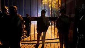 Police in riot gear stand guard outside the Jawaharlal Nehru University (JNU) after clashes between students in New Delhi, India, January 5, 2020. JNUSU members, who are from the Left parties, said though they have been questioned many times, police are yet to arrest anyone(REUTERS FILE) Police in riot gear stand guard outside the Jawaharlal Nehru University (JNU) after clashes between students in New Delhi, India, January 5, 2020. JNUSU members, who are from the Left parties, said though they have been questioned many times, police are yet to arrest anyone(REUTERS FILE)