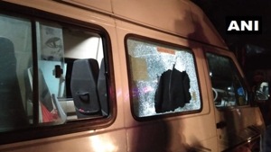 One of the vehicles inKanhaiya Kumar’s cavalcade which was damaged in stone pelting in Bihar’s Supaul town.(ANI) One of the vehicles inKanhaiya Kumar’s cavalcade which was damaged in stone pelting in Bihar’s Supaul town.(ANI)