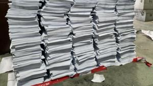 It took 12-hour shifts spread over seven days for the CBI officials to print these 1 lakh pages using two printers. The pages were divided into five bundles — one each for the three IAS officers accused in the scam, another for Unitech and one for CBI.(HT PHOTO) It took 12-hour shifts spread over seven days for the CBI officials to print these 1 lakh pages using two printers. The pages were divided into five bundles — one each for the three IAS officers accused in the scam, another for Unitech and one for CBI.(HT PHOTO)
