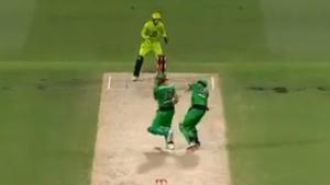 Nick Larkin crashes into teammate Marcus Stoinis, survives freak dismissal(BBL/ Twitter) Nick Larkin crashes into teammate Marcus Stoinis, survives freak dismissal(BBL/ Twitter)
