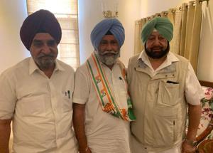 Mansa MLA Nazar Singh Manshahia (centre) with Punjab chief minister Capt Amarinder Singh (right) and animal husbandry minister Tript Rajinder Singh Bajwa after switching sides from the Aam Aadmi Party to the Congress before the 2019 Lok Sabha elections.(HT file photo) Mansa MLA Nazar Singh Manshahia (centre) with Punjab chief minister Capt Amarinder Singh (right) and animal husbandry minister Tript Rajinder Singh Bajwa after switching sides from the Aam Aadmi Party to the Congress before the 2019 Lok Sabha elections.(HT file photo)