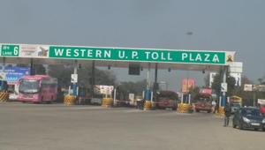 Toll plaza’s manager Pradeep Choudhaey denied the charges of murder and said that the farmer died after his tractor overturned due to over speeding and he got trapped under it.(HT Photo) Toll plaza’s manager Pradeep Choudhaey denied the charges of murder and said that the farmer died after his tractor overturned due to over speeding and he got trapped under it.(HT Photo)