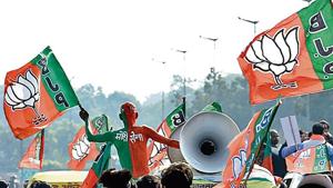 BJP supporters wave party flags during a campaign rally in New Delhi on Thursday.(Arvind Yadav/HT PHOTO) BJP supporters wave party flags during a campaign rally in New Delhi on Thursday.(Arvind Yadav/HT PHOTO)