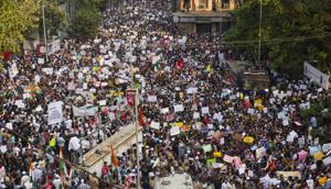 People gather to protest against CAA and NRC at August Kranti Maidan in Mumbai, India, on Thursday, December 19, 2019.(Satish Bate/HT Photo) People gather to protest against CAA and NRC at August Kranti Maidan in Mumbai, India, on Thursday, December 19, 2019.(Satish Bate/HT Photo)