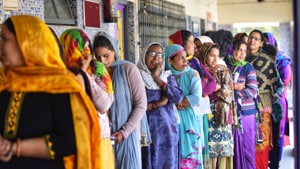 Women stand in quque to cast their vote at village Mitraon at Najafgarh. (Photo: Vipin Kumar/HT) Women stand in quque to cast their vote at village Mitraon at Najafgarh. (Photo: Vipin Kumar/HT)