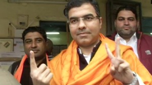 Bharatiya Janata Party MP Parvesh Verma after casting his vote.(ANI Twitter) Bharatiya Janata Party MP Parvesh Verma after casting his vote.(ANI Twitter)