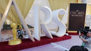 Cameramen film an Oscar statue on the red carpet as Oscars preparations continue for the 92nd Academy Awards in Hollywood, Los Angeles, California.(REUTERS) Cameramen film an Oscar statue on the red carpet as Oscars preparations continue for the 92nd Academy Awards in Hollywood, Los Angeles, California.(REUTERS)