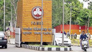 The slab for conveyance allowance starts from Rs 1,680 for 201-300 km distance to Rs 4,500 for more than 800 km.(HT File) The slab for conveyance allowance starts from Rs 1,680 for 201-300 km distance to Rs 4,500 for more than 800 km.(HT File)