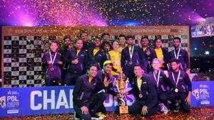 Benglauru Raptors with the trophy.(PBL) Benglauru Raptors with the trophy.(PBL)
