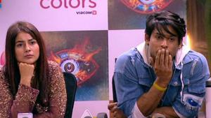 Bigg Boss 13: The viewers were surprised with Sidharth Shukla and Shehnaaz Gill’s choice of gifts for each other. Bigg Boss 13: The viewers were surprised with Sidharth Shukla and Shehnaaz Gill’s choice of gifts for each other.