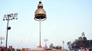 eighing almost two quintals and suspended from a 20-feet high pole, this huge custom-made gold shiny ‘jhumka’ made of brass was inaugurated by union labour minister Santosh Gangwar.(HT Photos) eighing almost two quintals and suspended from a 20-feet high pole, this huge custom-made gold shiny ‘jhumka’ made of brass was inaugurated by union labour minister Santosh Gangwar.(HT Photos)