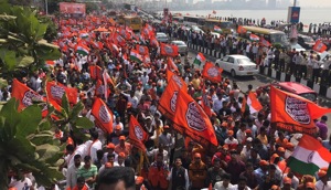 MNS supporters gather outside Hindu Gymkhana, Mumbai, for the party rally that will culminate at Azad Maidan, Feb 9, 2020.(Bhushan Koyande / HT Photo) MNS supporters gather outside Hindu Gymkhana, Mumbai, for the party rally that will culminate at Azad Maidan, Feb 9, 2020.(Bhushan Koyande / HT Photo)