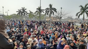 On Sunday, several women, mostly Muslim, reached Clock Tower and were addressed by several activists, including some from outfits of New Delhi.(HT Photo) On Sunday, several women, mostly Muslim, reached Clock Tower and were addressed by several activists, including some from outfits of New Delhi.(HT Photo)