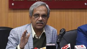 Chief Electoral Officer Dr Ranbir Singh addresses a press conference in New Delhi, Feb 9, 2020.(Burhaan Kinu/HT PHOTO) Chief Electoral Officer Dr Ranbir Singh addresses a press conference in New Delhi, Feb 9, 2020.(Burhaan Kinu/HT PHOTO)