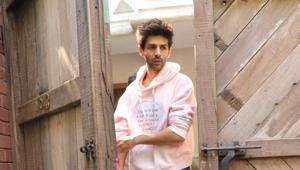Kartik Aaryan seen at the office of Imtiaz Ali in Mumbai on Jan 30, 2020.(IANS) Kartik Aaryan seen at the office of Imtiaz Ali in Mumbai on Jan 30, 2020.(IANS)