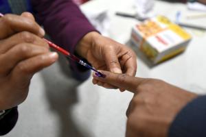 New Delhi, India- Feb 08, 2020: A poll official marks a voter's finger with indelible ink during Delhi Assembly Election polling at Yamuna Vihar in North East Delhi, India on Saturday, February 08, 2020. (Photo by Sonu Mehta/Hindustan Times)(Sonu Mehta/HT PHOTO) New Delhi, India- Feb 08, 2020: A poll official marks a voter's finger with indelible ink during Delhi Assembly Election polling at Yamuna Vihar in North East Delhi, India on Saturday, February 08, 2020. (Photo by Sonu Mehta/Hindustan Times)(Sonu Mehta/HT PHOTO)