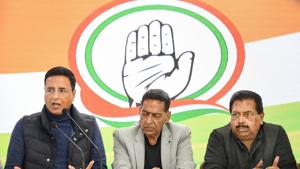From left: Congress leaders Randeep Singh Surjewala, Subhash Chopra and PC Chacko address a press conference during the counting of votes for Delhi Assembly polls on Tuesday.(PTI Photo) From left: Congress leaders Randeep Singh Surjewala, Subhash Chopra and PC Chacko address a press conference during the counting of votes for Delhi Assembly polls on Tuesday.(PTI Photo)